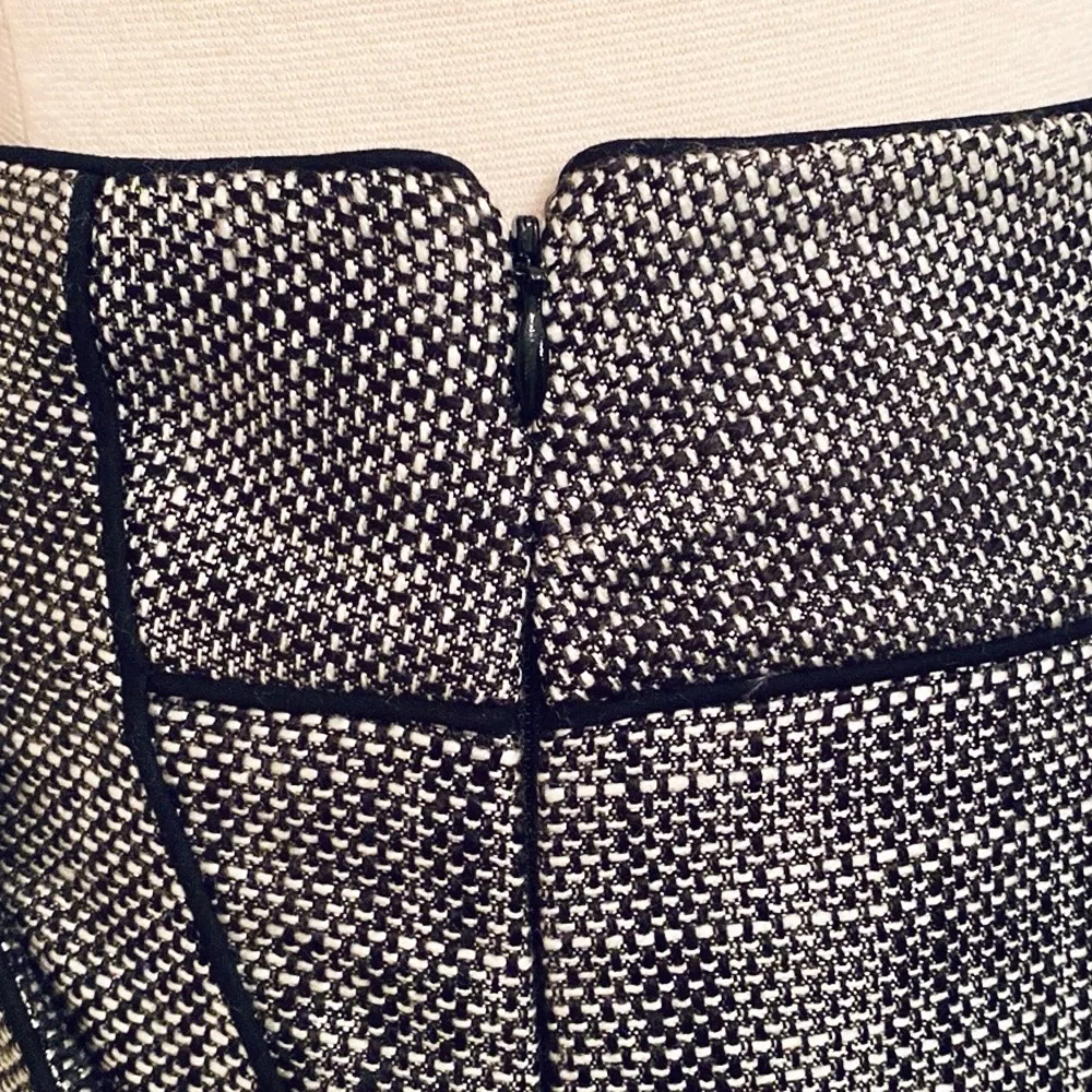 The Limited Black White Metallic Tweed Black Piping Lined Pencil Mini Skirt SZ 2